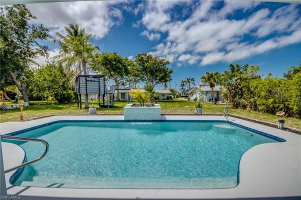 Cape Coral Residential, 922 Dolphin Dr, Cape Coral, Florida 33904, image 2