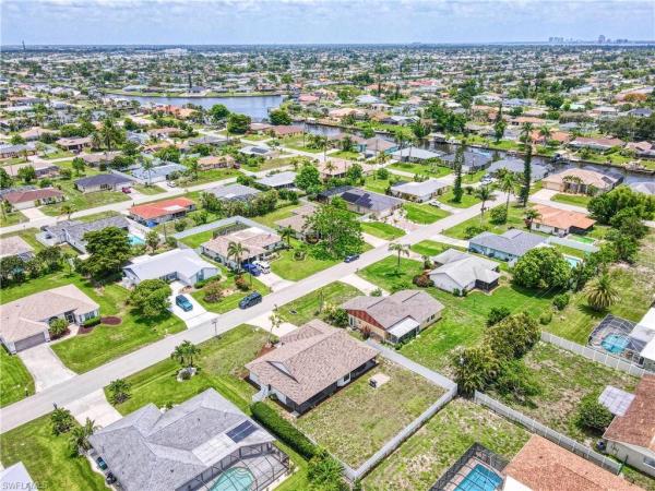 Cape Coral Residential, 912 18th Ter, Cape Coral, Florida 33990, image 2
