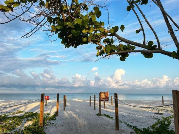 340 Horse Creek Dr #107, Naples, Florida 34110, image 1