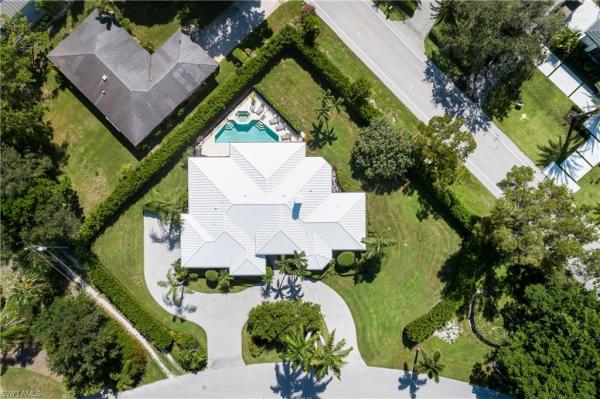 Olde Naples, 420 E Palm Cir, Naples, Florida 34102, image 1