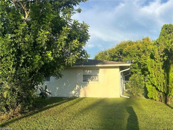 Royal East, 37 Castlebar Cir, Fort Myers, Florida 33905, image 1