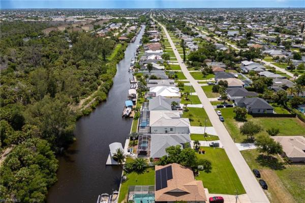 Cape Coral, 2122 Coral Point Dr, Cape Coral, Florida 33990, image 1