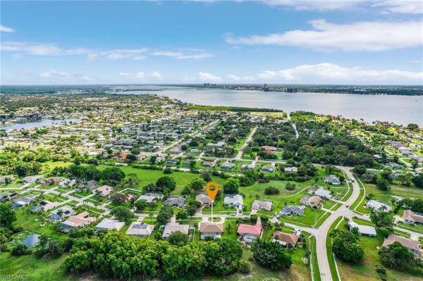  Lochmoor, 4225 Glasgow Ct, North Fort Myers, Florida 33903, image 2
