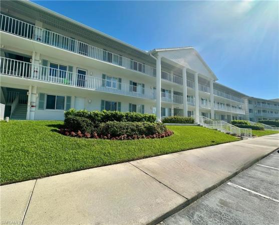 10686 Gulfshore Dr #304 A, Naples, Florida 34108, image 1