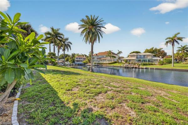 Whiskey Creek Club Estates, 1376 Whiskey Creek Dr, Fort Myers, Florida 33919, image 1