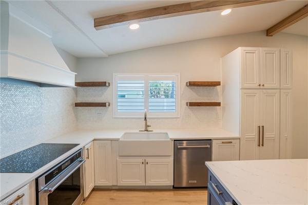 Sanibel Highlands, 531 Birdsong Pl, Sanibel, Florida 33957, image 2