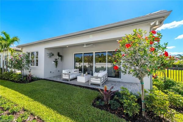2586 Kingfisher Dr, Naples, Florida 34112, image 1