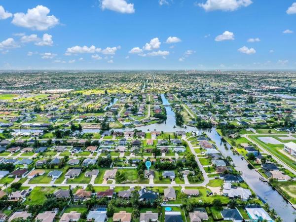 446 19th Ter, Cape Coral, Florida 33991, image 2