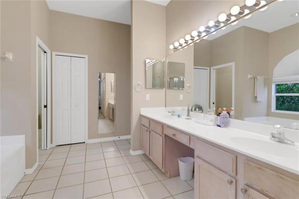 Mariners Cove Village, 9521 Mariners Cove Ln, Fort Myers, Florida 33919, image 1