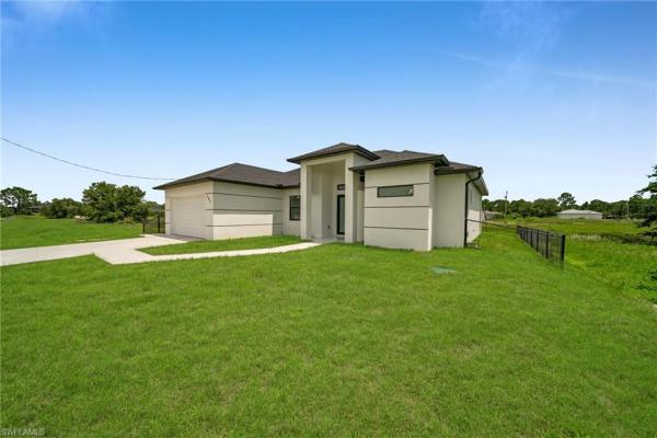 542 E Raintree St, Lehigh Acres, Florida 33974, image 1