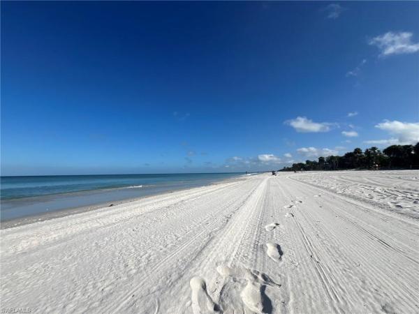 513 Lake Louise Cir #202, Naples, Florida 34110, image 1