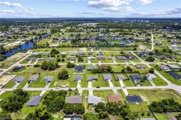 Gator Circle, 4118 20th Pl, Cape Coral, Florida 33909, image 2