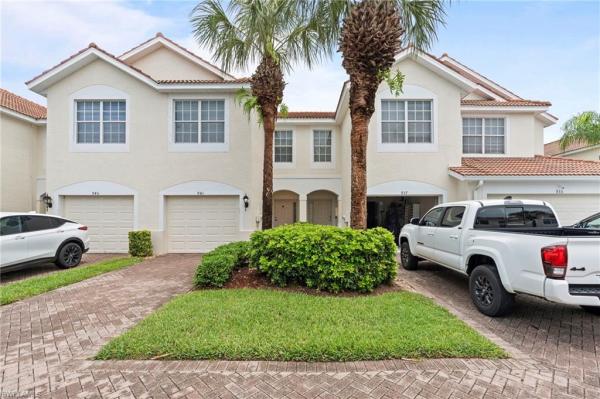 Pinehurst At Stratford Place, 941 Hampton Cir #109, Naples, Florida 34105, image 1