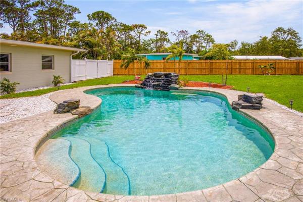 Heitmans, 10037 Kentucky St, Bonita Springs, Florida 34135, image 1