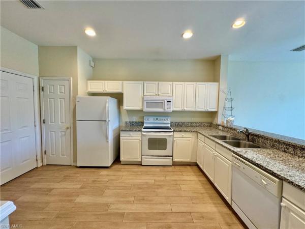 Pinehurst At Stratford Place, 860 Hampton Cir #165, Naples, Florida 34105, image 1