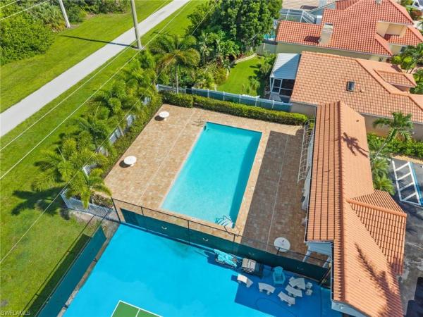 Moon Lake, 5014 Old Pond Dr, Naples, Florida 34104, image 2