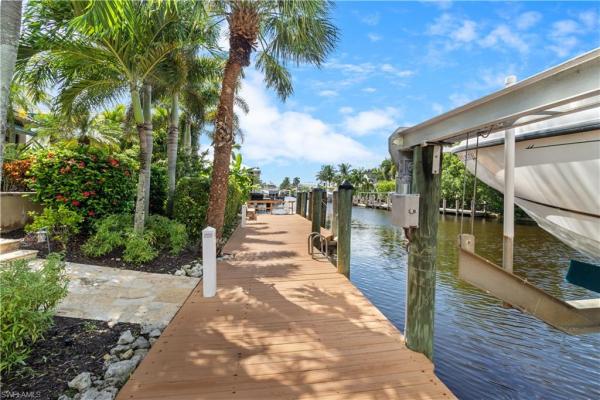 Aqualane Shores, 611 S 18th Ave, Naples, Florida 34102, image 1