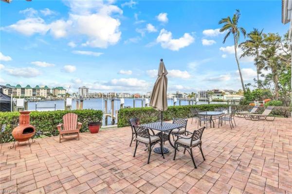 9103 Vanderbilt Dr #2, Naples, Florida 34108, image 1