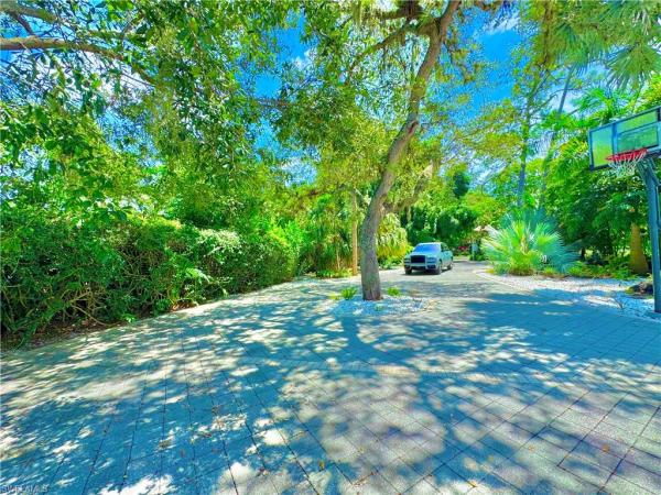 Heitmans, 27281 Tennessee St, Bonita Springs, Florida 34135, image 1