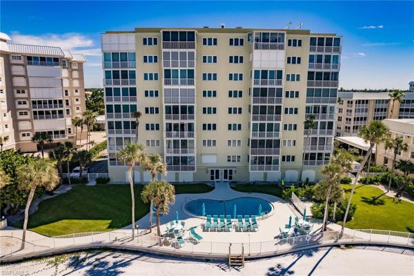 Jamaica Towers, 2885 N Gulf Shore Blvd #302, Naples, Florida 34103, image 2