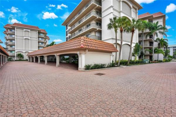 Commodore Club, 222 Harbour Dr #403, Naples, Florida 34103, image 3