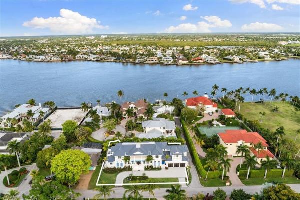 Aqualane Shores, 2131 Marina Dr, Naples, Florida 34102, image 3