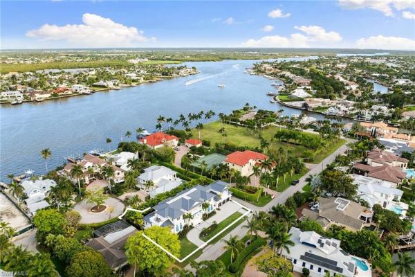 Aqualane Shores, 2131 Marina Dr, Naples, Florida 34102, image 2