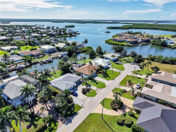 Isles Of Capri, 405 Grenada Ave, Naples, Florida 34113, image 1