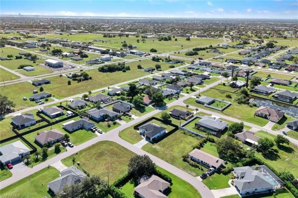 Cape Coral, 636 8th Ter, Cape Coral, Florida 33909, image 2