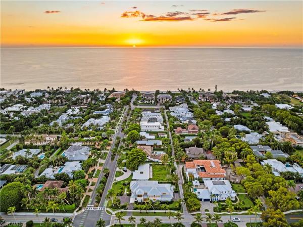 Olde Naples, 285 Central Ave, Naples, Florida 34102, image 2