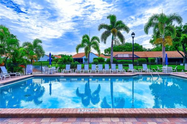 Beachwalk Gardens, 586 Beachwalk Cir, Naples, Florida 34108, image 2
