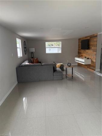 Bowling Green, 1635 Lowell Ct, Fort Myers, Florida 33907, image 2