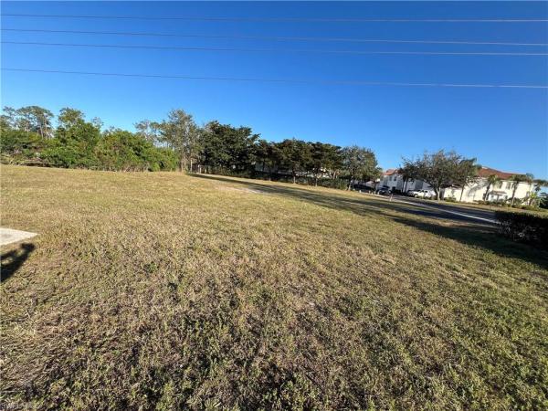 Pinehurst At Stratford Place, 972 Hampton Cir #77, Naples, Florida 34105, image 1