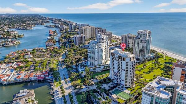 Le Jardin At Park Shore, 4201 Gulf Shore Blvd N, Naples, Florida 34103, image 2