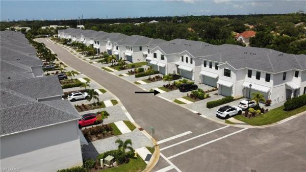 Hamilton Place, 13057 Pembroke Dr, Naples, Florida 34105, image 2