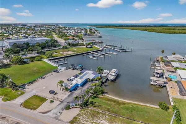 Isles Of Capri, 106 Pago Pago Dr W, Naples, Florida 34113, image 2