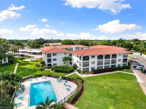 5 High Point Cir W #307, Naples, Florida 34103, image 1