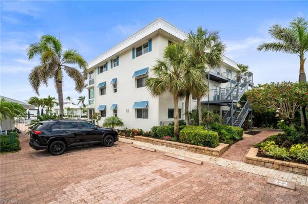 2100 Gulf Shore Blvd N #220, Naples, Florida 34102, image 1