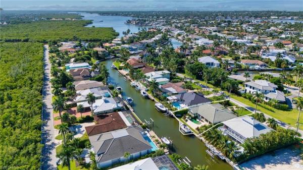 Royal Harbor, 1923 Snook Dr, Naples, Florida 34102, image 2