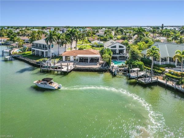 Isles Of Capri, 121 Jamaica Dr, Naples, Florida 34113, image 3