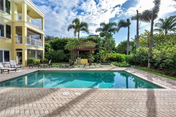 Sandy Cay At Olde Naples, 325 3rd St S #6, Naples, Florida 34102, image 2