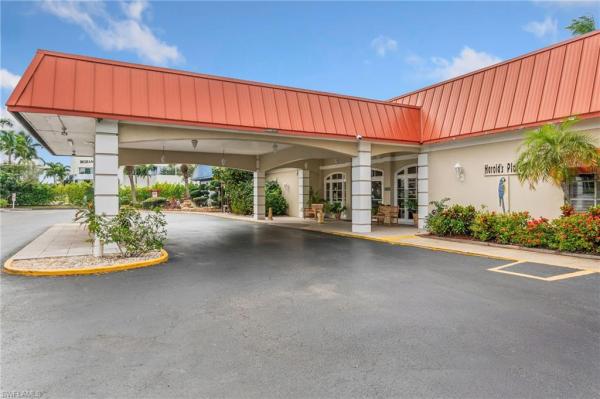 Gulfcoast Inn Of Naples, 2555 N Tamiami Trl #204, Naples, Florida 34103, image 1