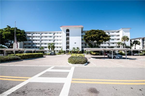 High Point Country Club, 37 High Point Cir E #210, Naples, Florida 34103, image 2