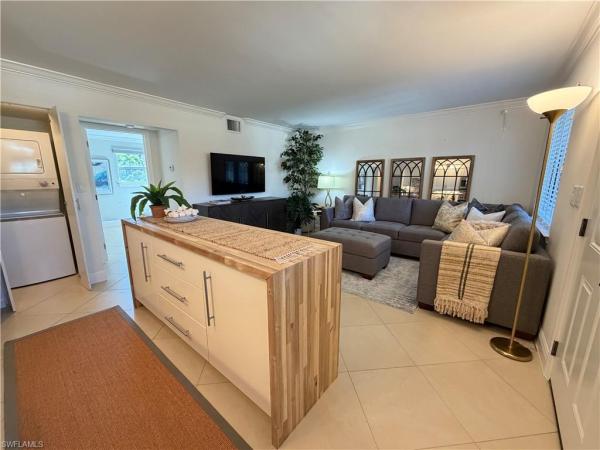 960 7th St S #202, Naples, Florida 34102, image 1