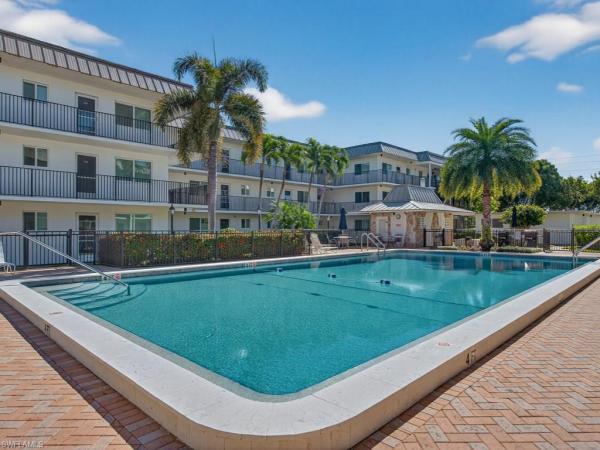 Central Garden At Olde Naples, 766 Central Ave #101, Naples, Florida 34102, image 2