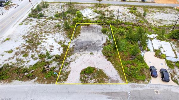 Cases, 101 Anchorage St, Fort Myers Beach, Florida 33931, image 2