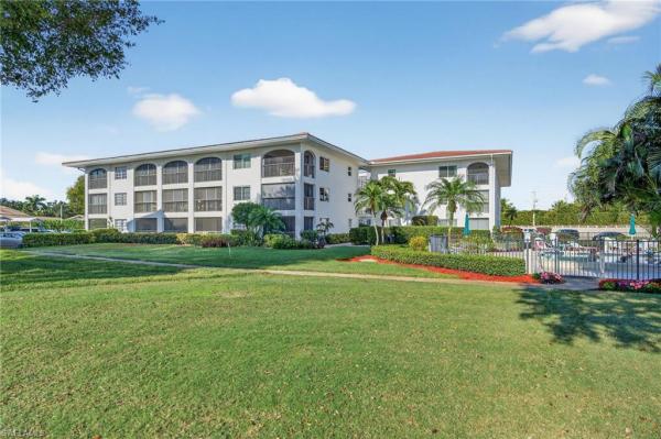 5 High Point Cir W #303, Naples, Florida 34103, image 1