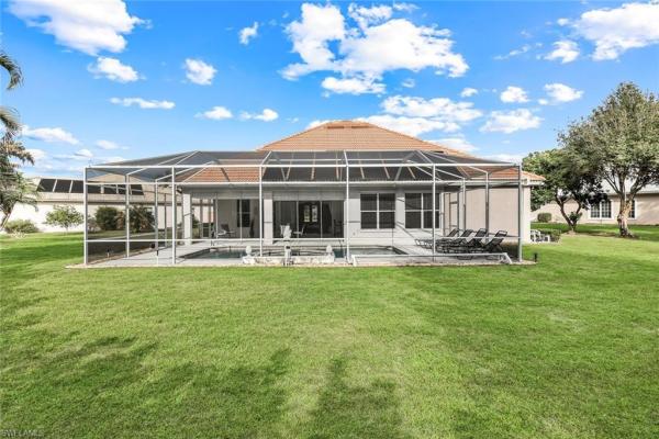 Hunters Ridge Golf & Country Club, 12820 Silverthorn Ct, Bonita Springs, Florida 34135, image 1