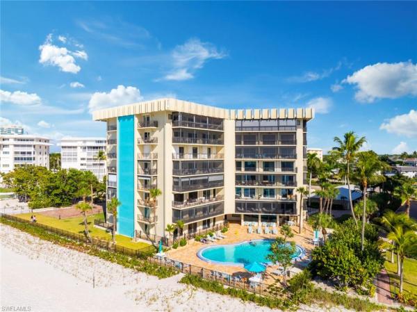 Imperial Club, 3399 N Gulf Shore Blvd #111, Naples, Florida 34103, image 2