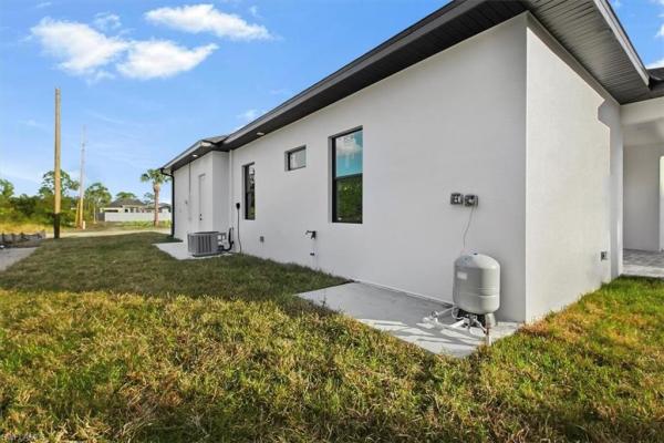 Lehigh Acres, 766 S Bianca Ave, Lehigh Acres, Florida 33974, image 2